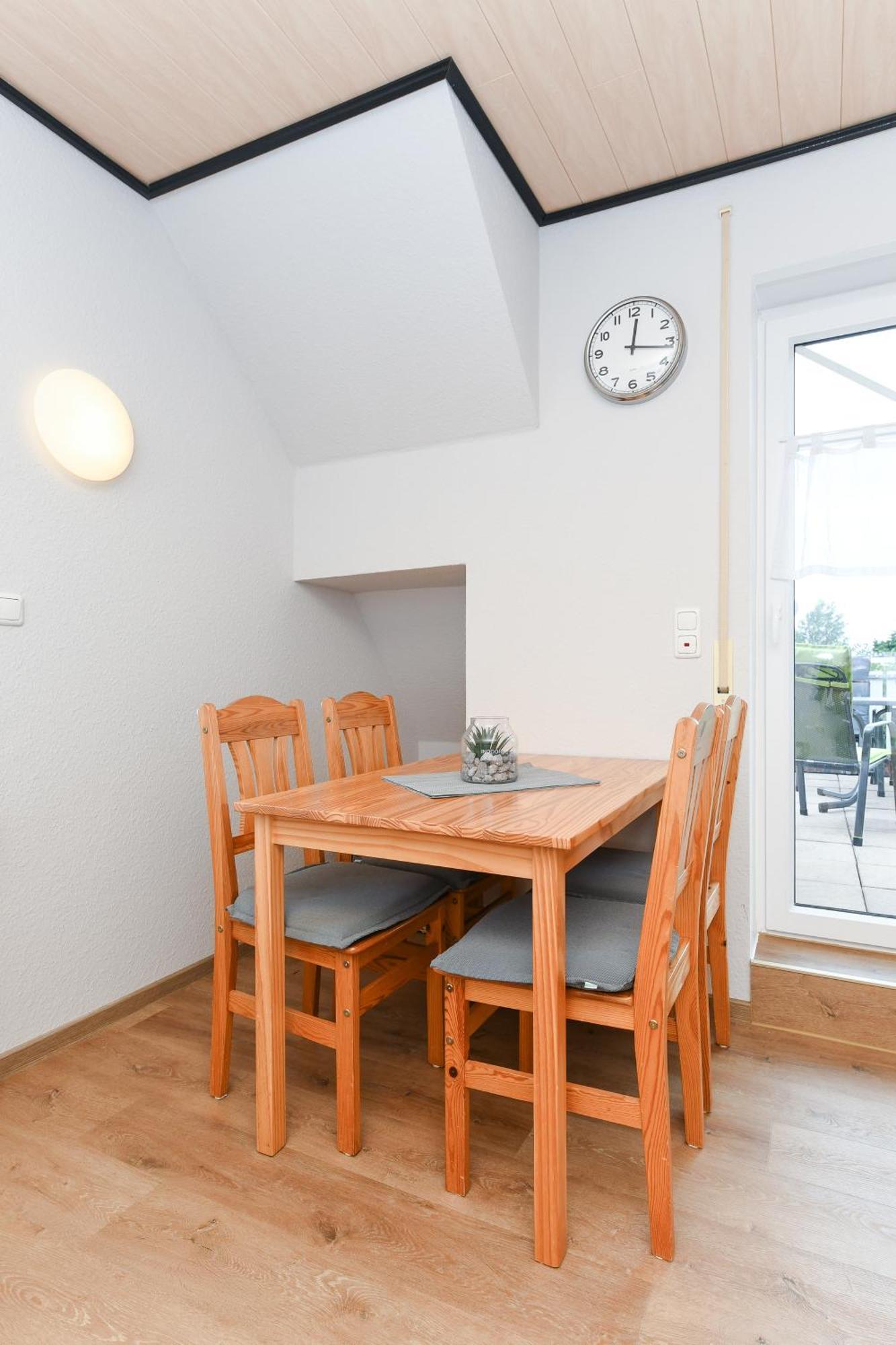 Ferienwohnungen Im Haus Flinthoern Neuharlingersiel Exteriör bild
